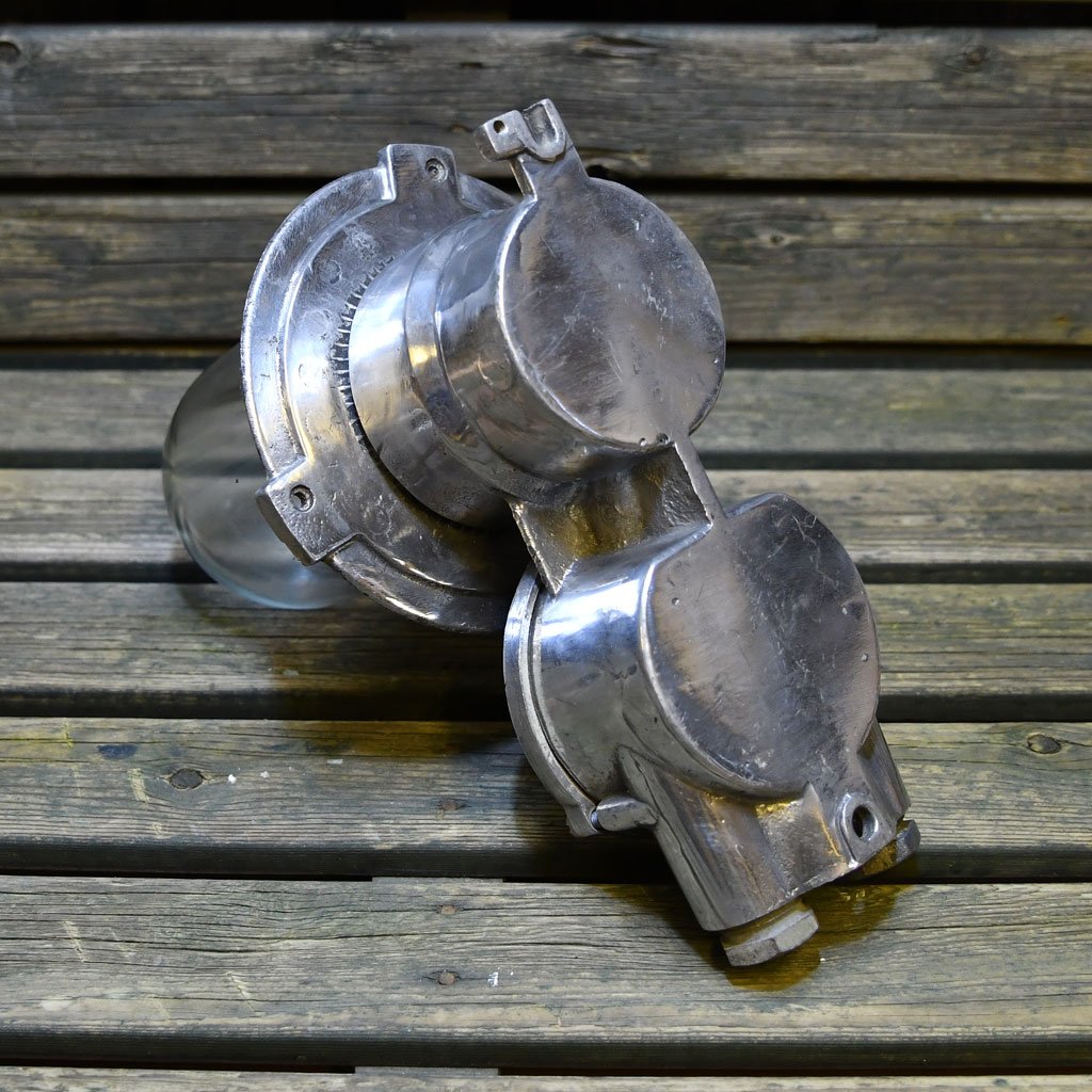 - DSC 5264 Authentic Vintage EOS Aluminium Nautical Wall Light