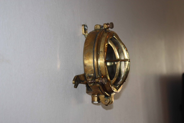 - dackslyktor bar lampor marina bar stil skottlampa i massing a4752 Marine Brass Caged Bulkhead Wall Light