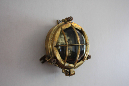 - dackslyktor bar lampor marina bar stil skottlampa i massing a4754 Marine Brass Caged Bulkhead Wall Light
