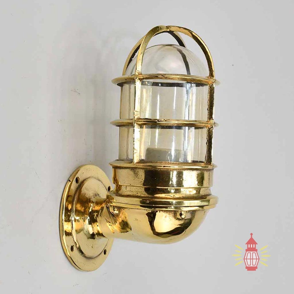 - DSC 8126 1 SL 10749 USA Marine Brass lamp - Wall mount light