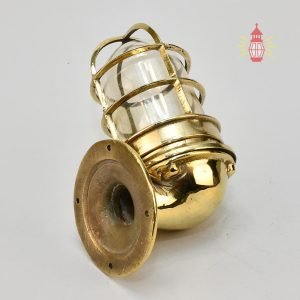 - DSC 8137 SL 10749 USA Marine Brass lamp - Wall mount light