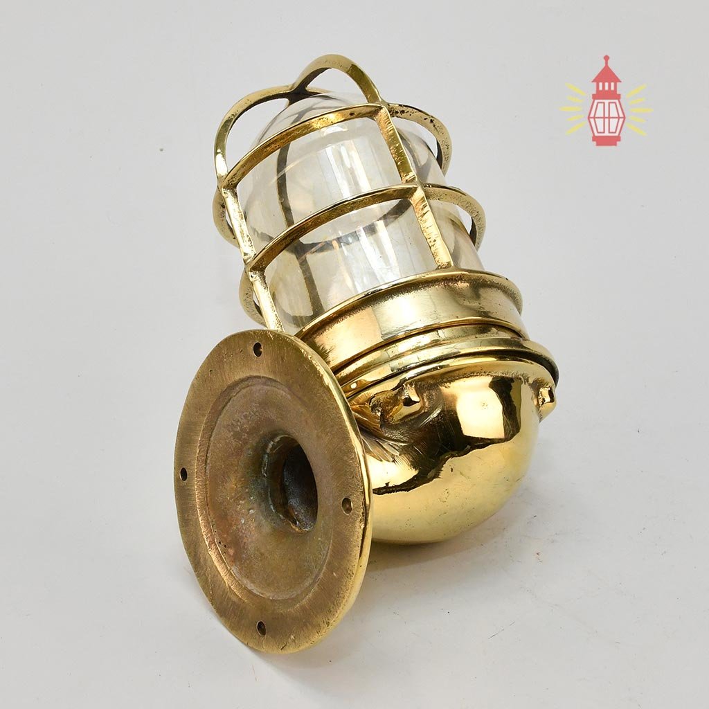 - DSC 8137 SL 10749 USA Marine Brass lamp - Wall mount light