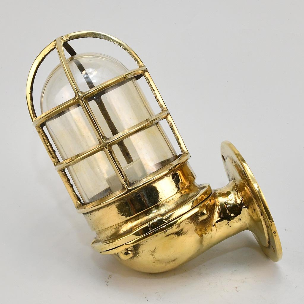 - DSC 8140 SL 10749 USA Marine Brass lamp - Wall mount light
